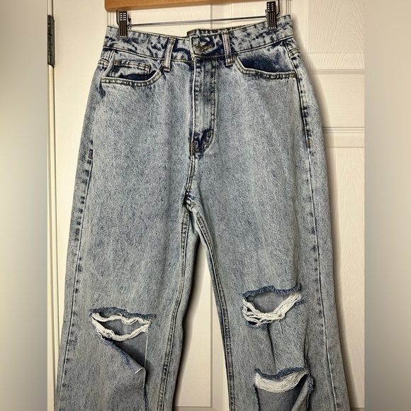 PrettyLittleThing Boyfriend Jeans - Picture 5 of 9